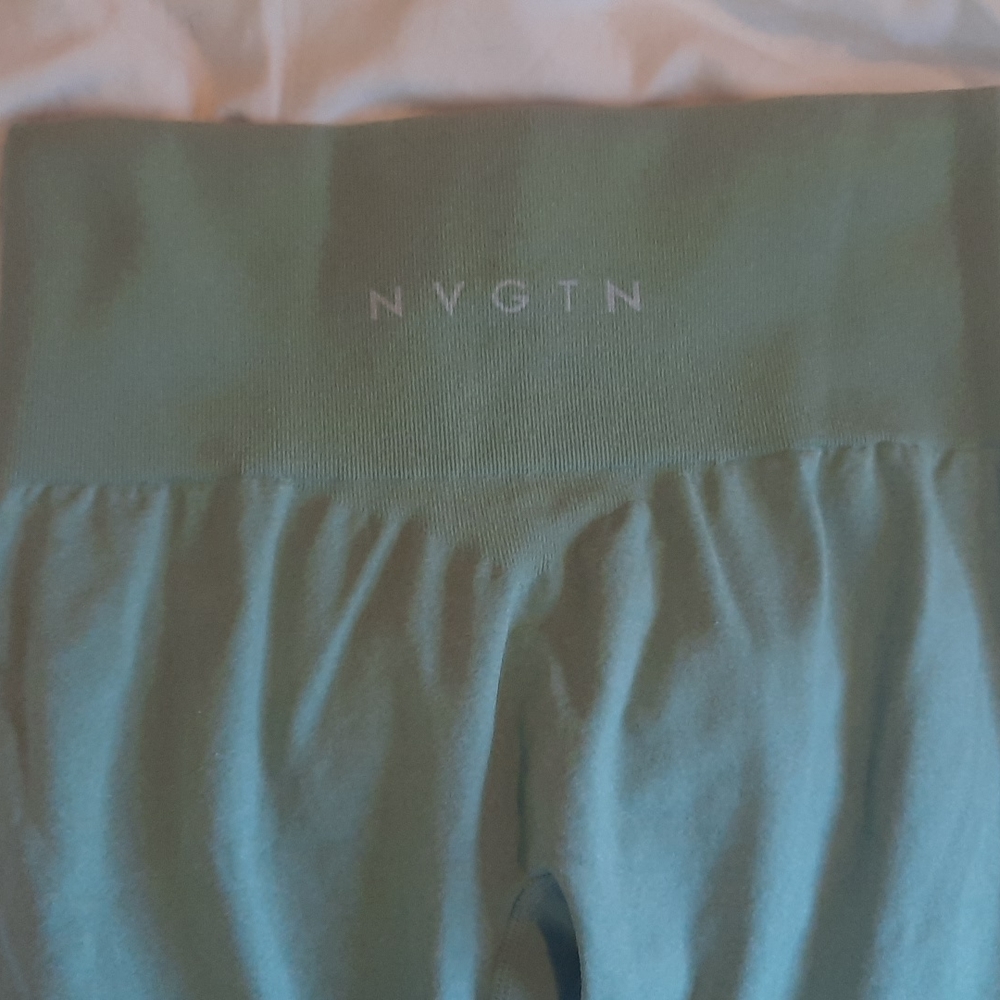 Beautiful sage green navigation leggings!! No contour.